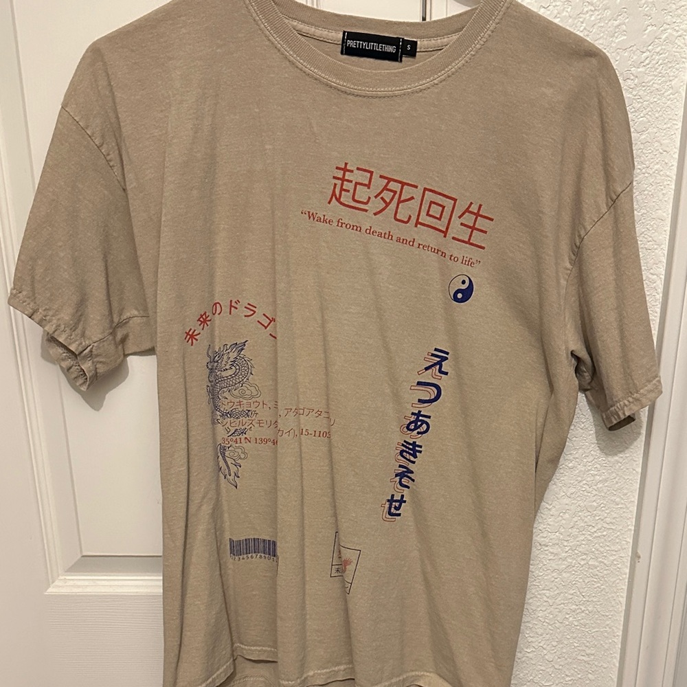 PrettyLittleThing Beige Tee with Red and Blue Graphic